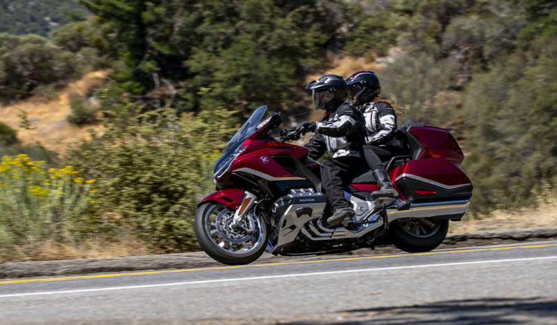 GL1800 Gold Wing Tour lleno